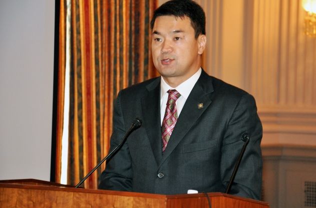 Chimed_Saikhanbileg,_Leader_of_the_Democratic_Party_Caucus_in_the_Mongolian_State_Great_Hural_(Parliament)_(2).jpg